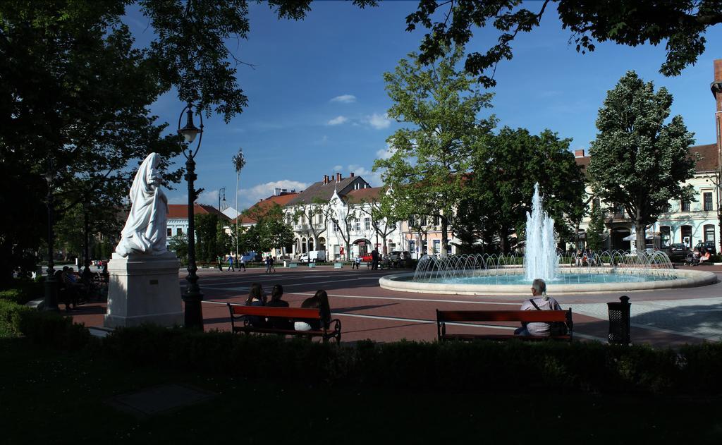 Hotel Central Nagykanizsa Ngoại thất bức ảnh